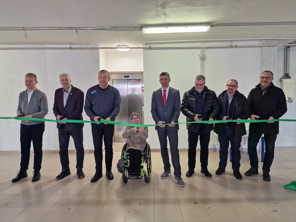 Slávnostné odovzdanie výťahu do užívania.