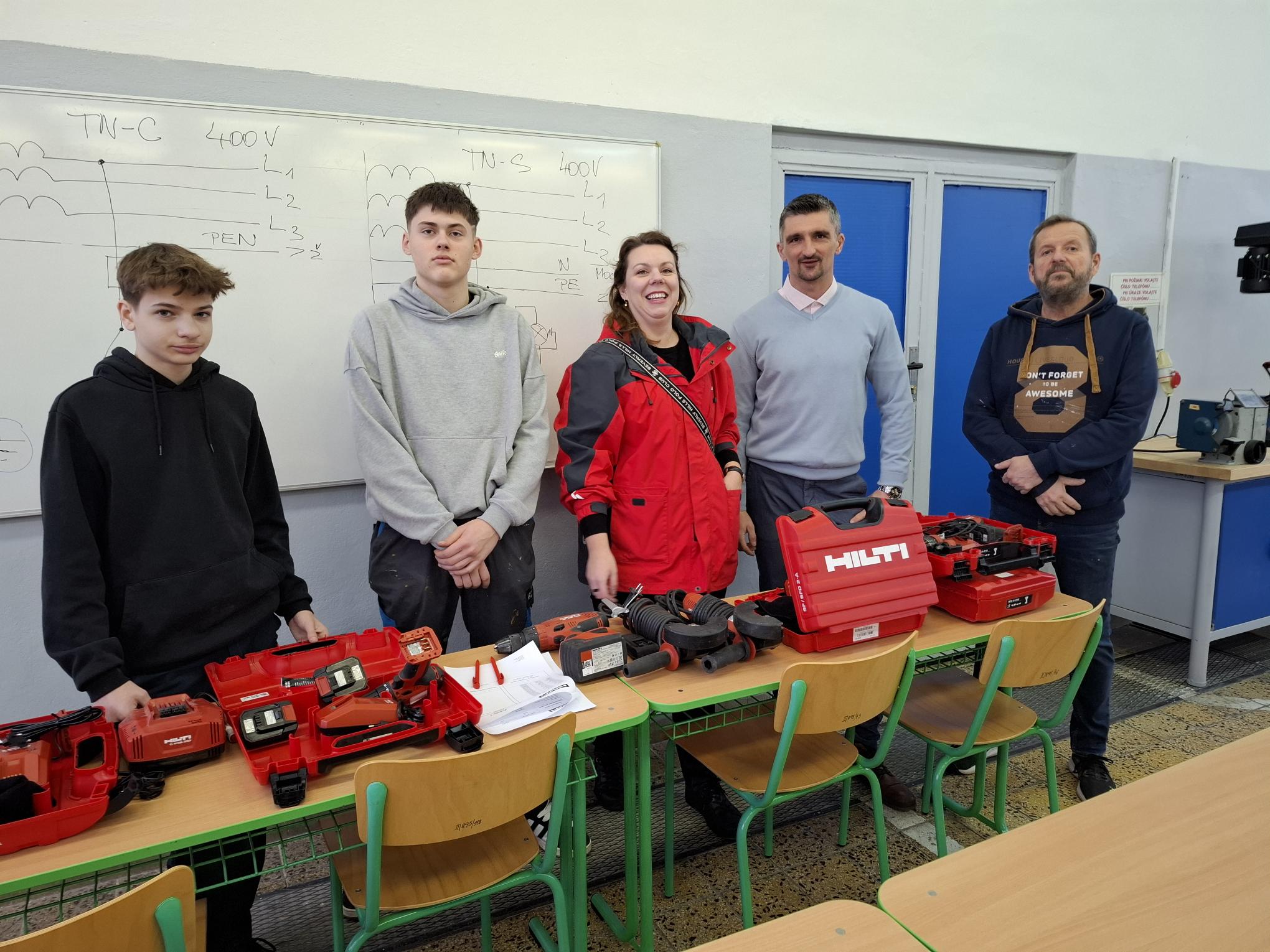 Odovzdanie náradia od spol. Hilti Slovakia s. r. o.